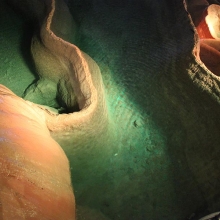Пећинске каде пуне воде